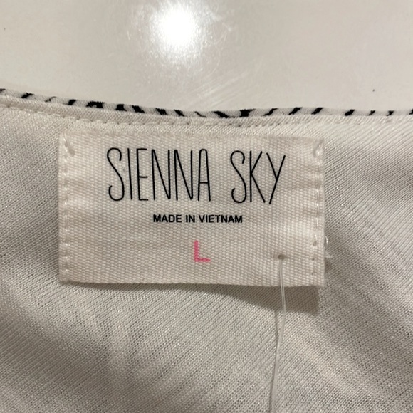 (2/$20) NWT Sienna Sky B+W Camisole L - Picture 9 of 9